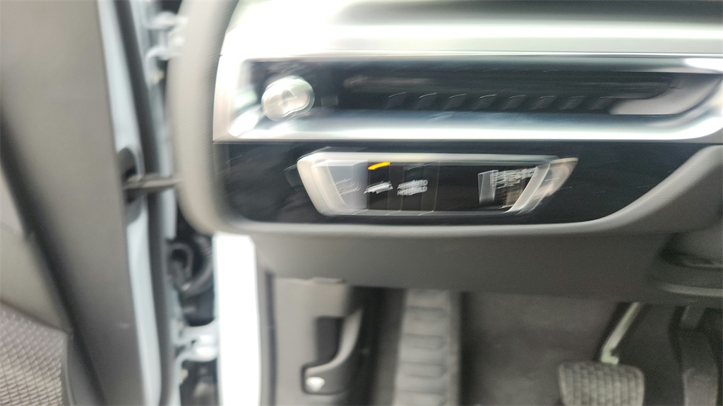 2026 Cadillac LYRIQ Sport Image 33 of 38