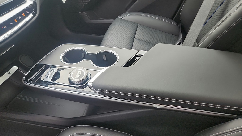 2026 Cadillac LYRIQ Sport Image 25 of 38