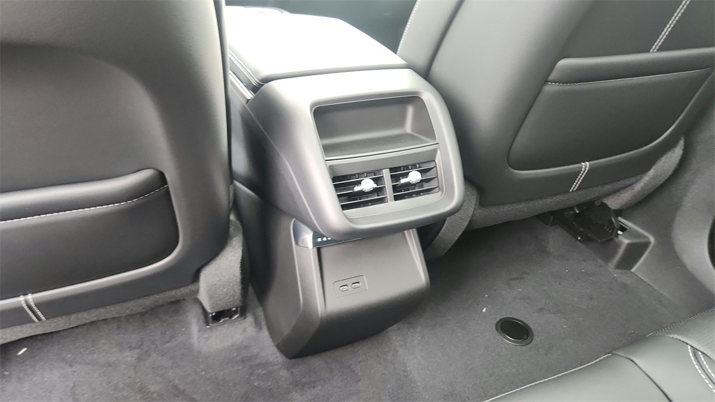 2026 Cadillac LYRIQ Sport Image 27 of 38