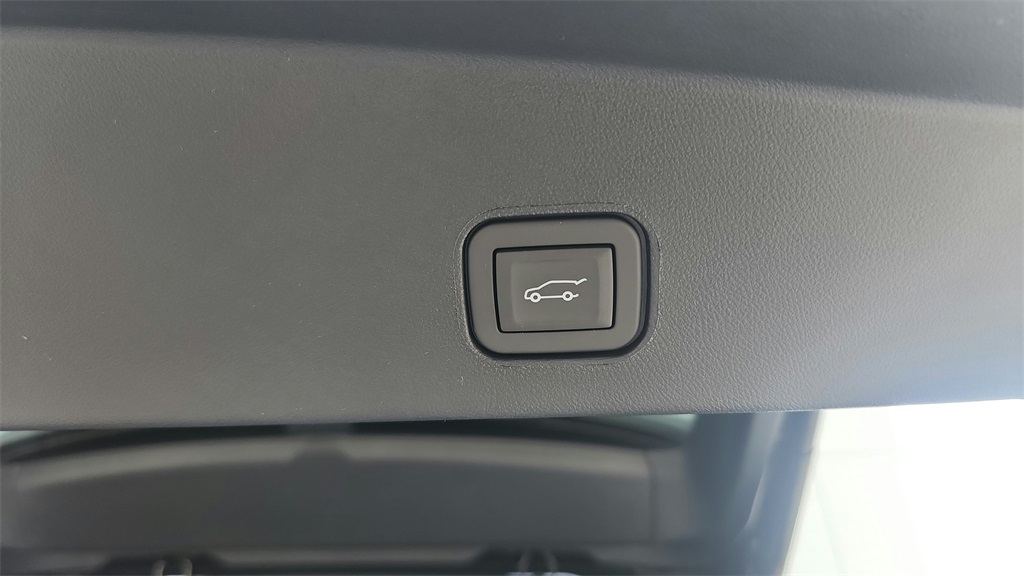 2026 Cadillac LYRIQ Sport Image 35 of 38