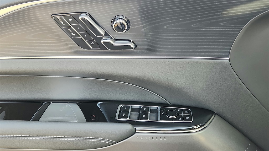 2026 Cadillac LYRIQ Sport Image 36 of 38