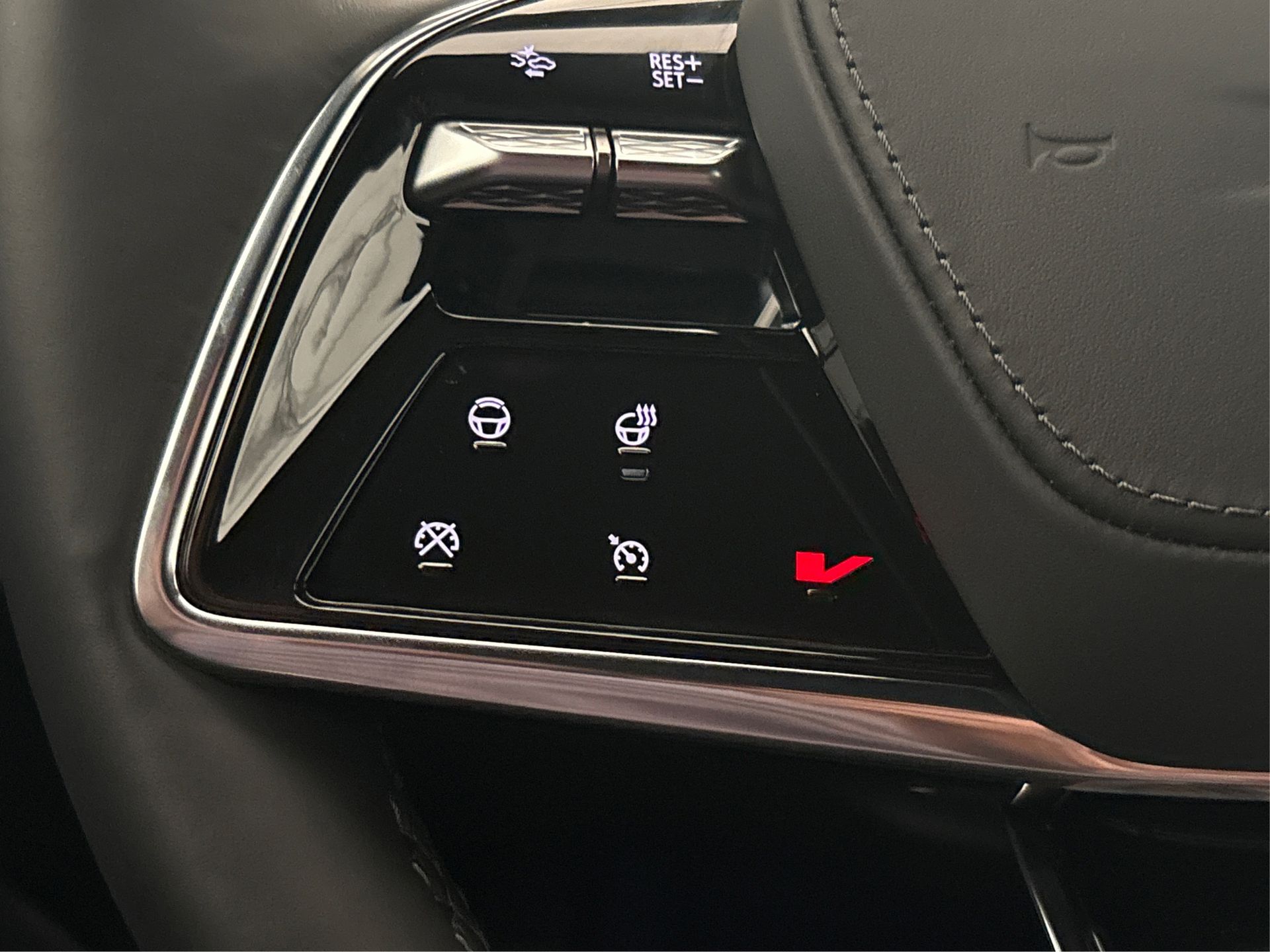 2026 Cadillac LYRIQ LYRIQ-V Premium Image 27 of 35