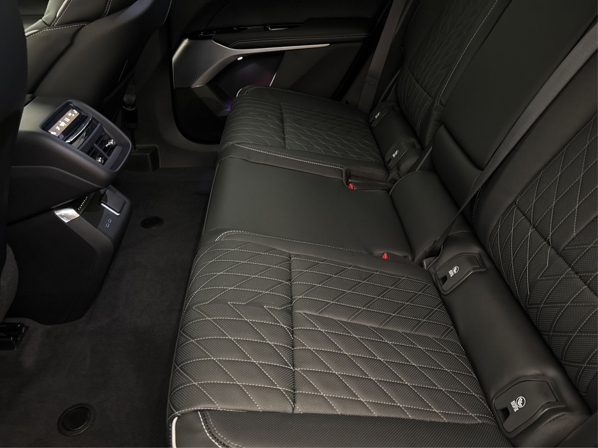 2026 Cadillac LYRIQ LYRIQ-V Premium Image 12 of 35