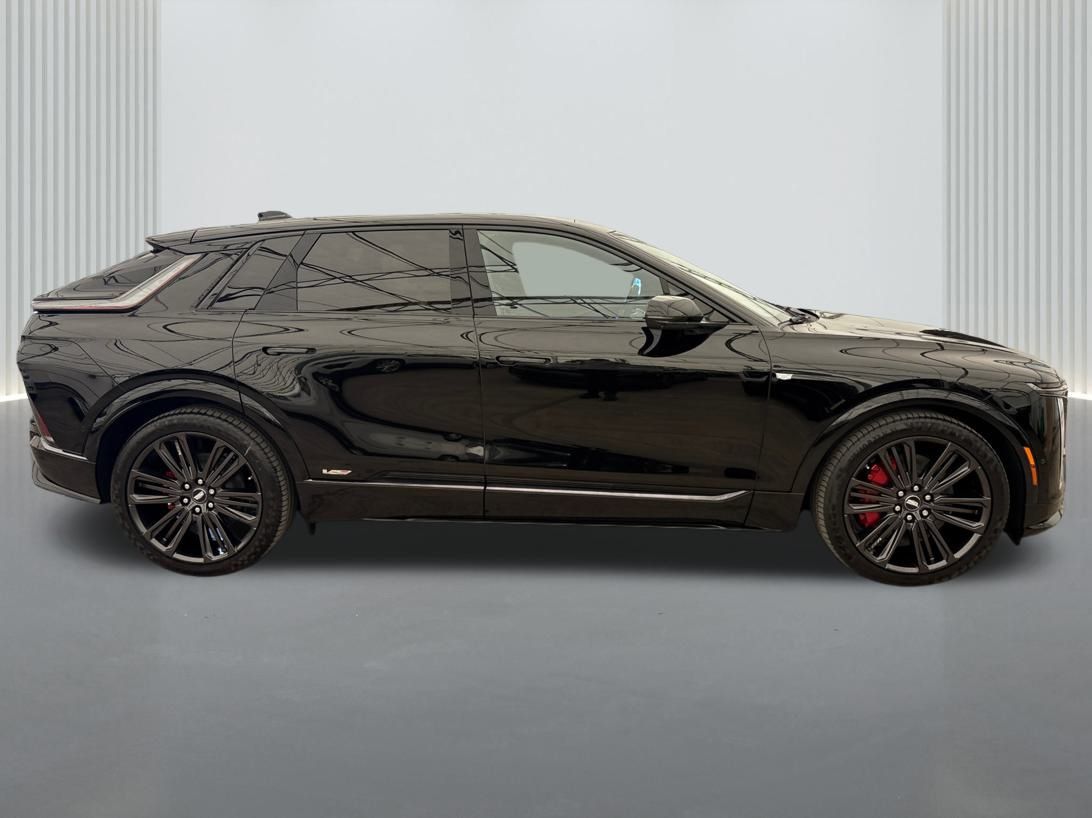 2026 Cadillac LYRIQ LYRIQ-V Premium Image 4 of 35