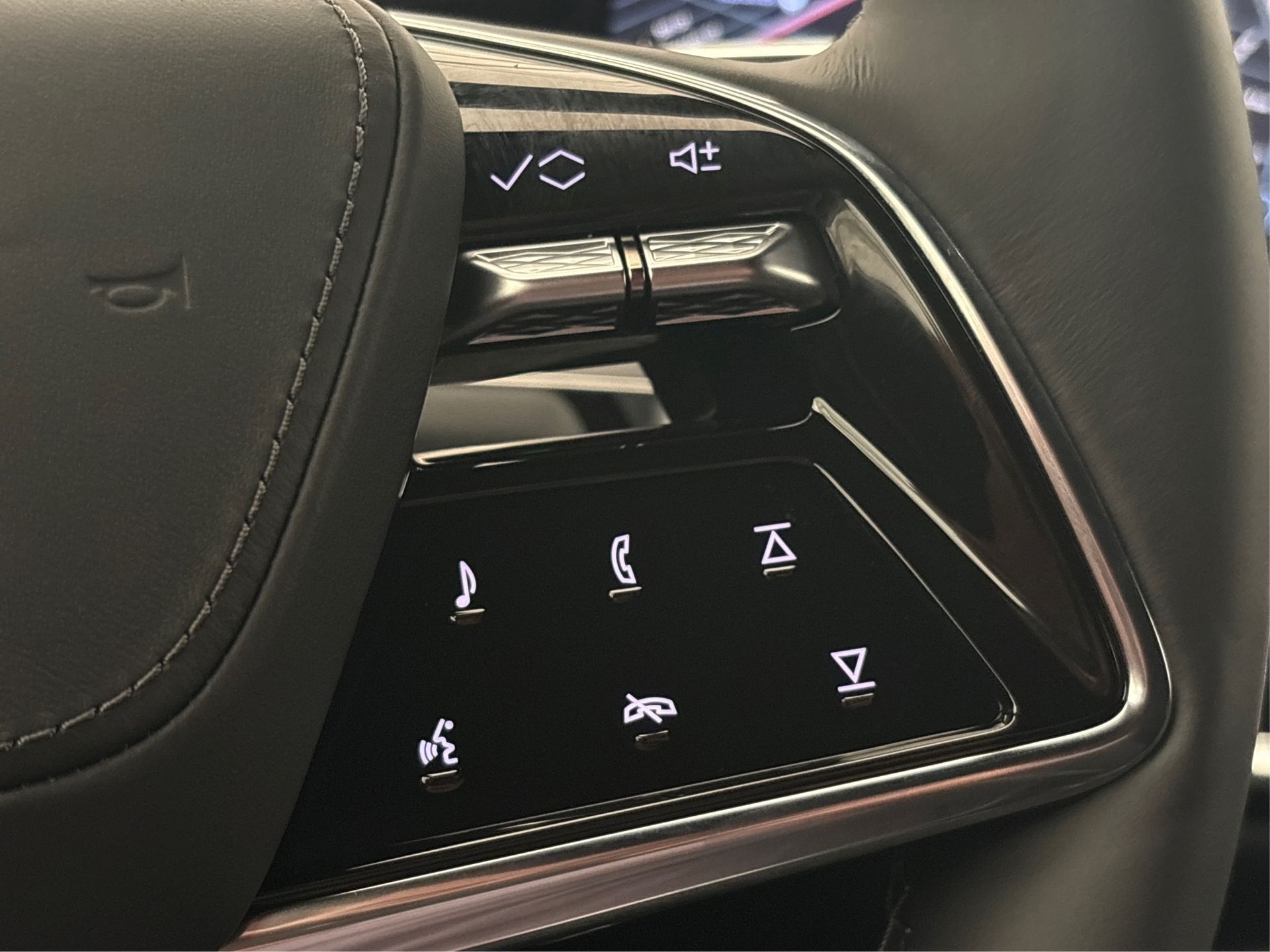 2026 Cadillac LYRIQ LYRIQ-V Premium Image 26 of 35