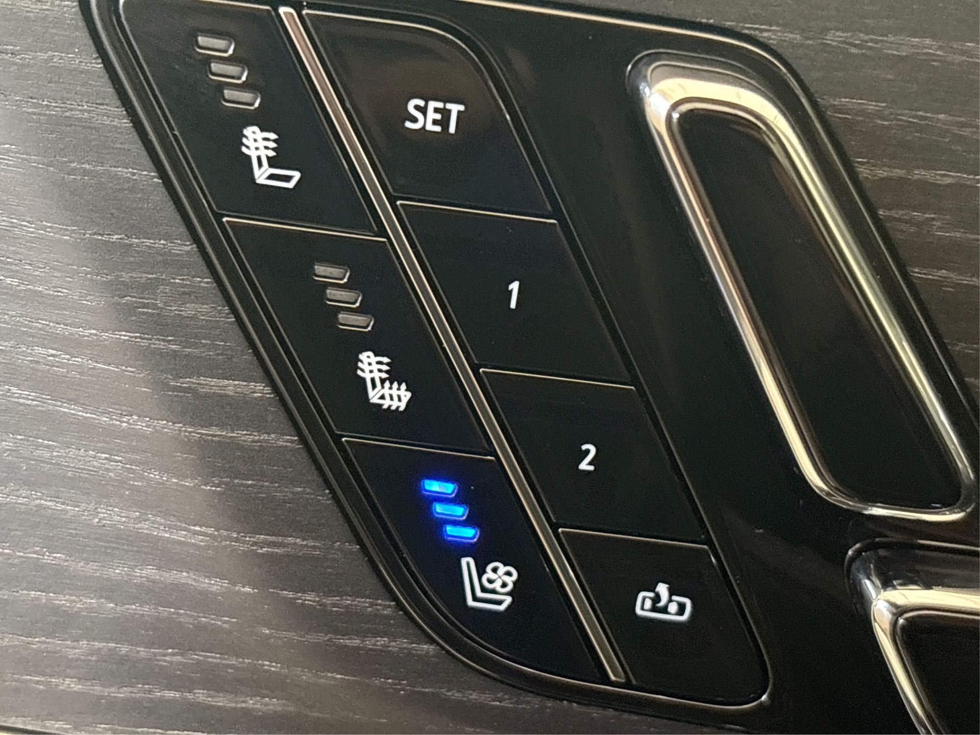 2026 Cadillac LYRIQ LYRIQ-V Premium Image 23 of 35