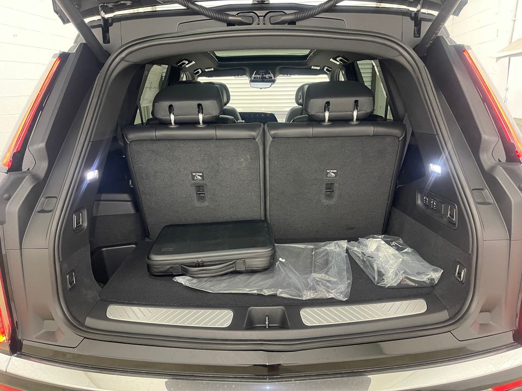 2026 Cadillac VISTIQ Luxury Image 11 of 31