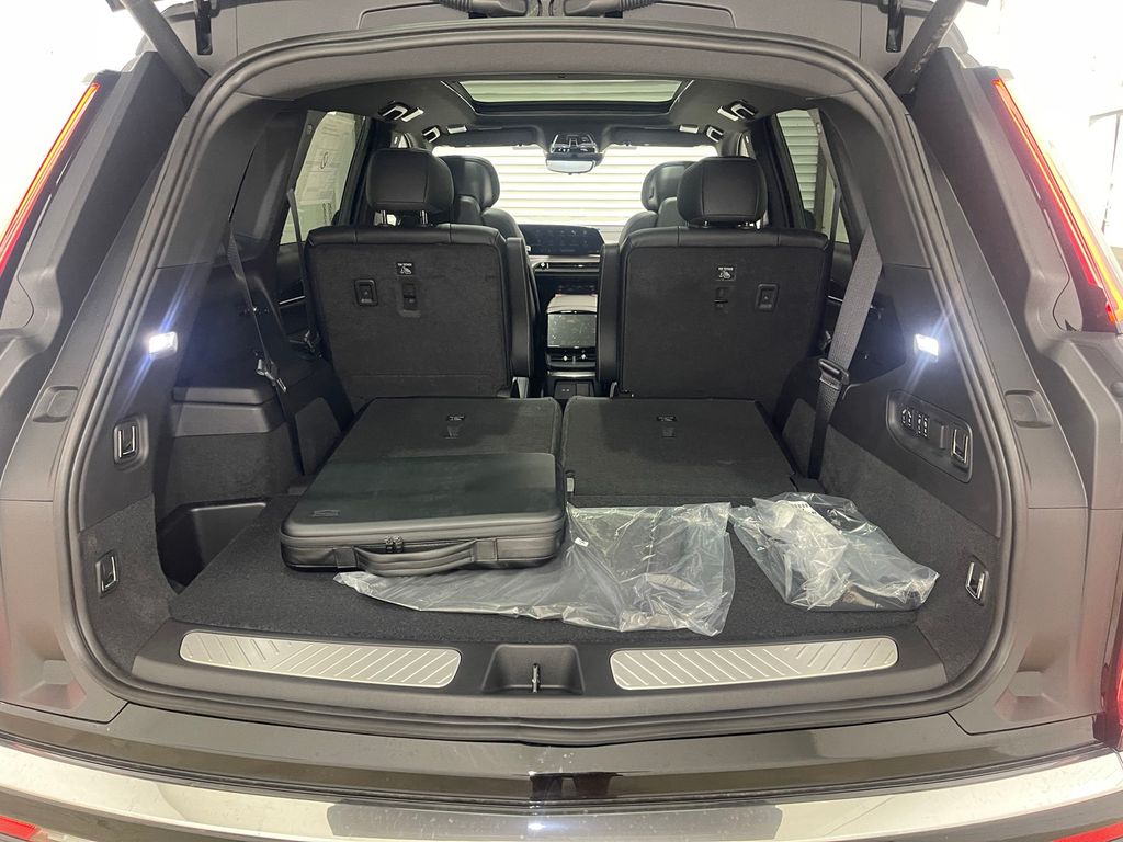 2026 Cadillac VISTIQ Luxury Image 10 of 31