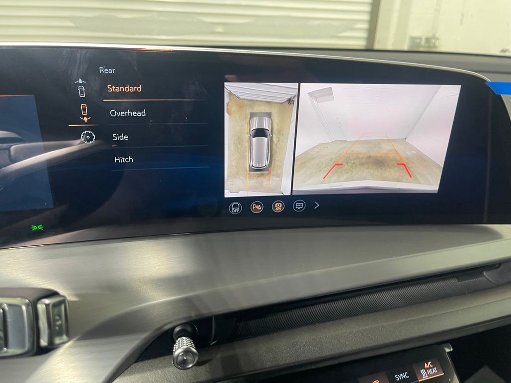 2026 Cadillac VISTIQ Luxury Image 20 of 31