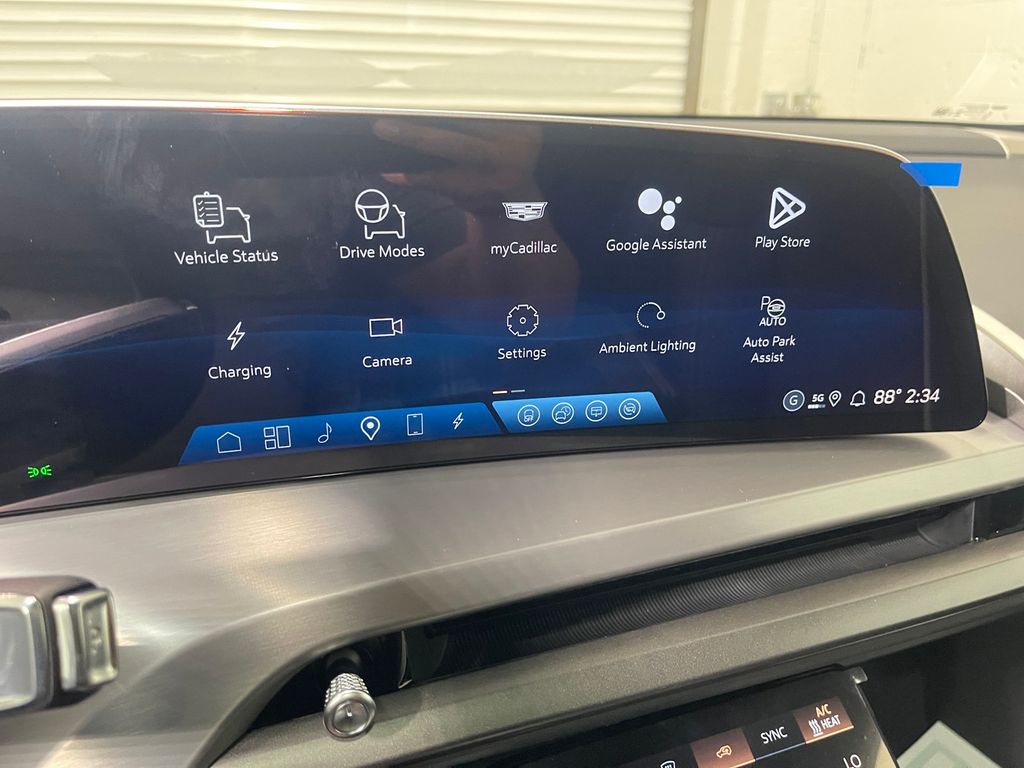 2026 Cadillac VISTIQ Luxury Image 18 of 31