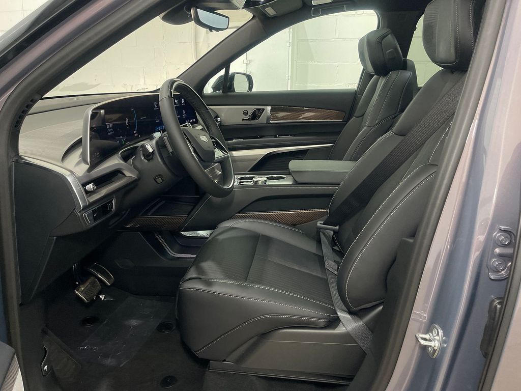 2026 Cadillac VISTIQ Luxury Image 14 of 31