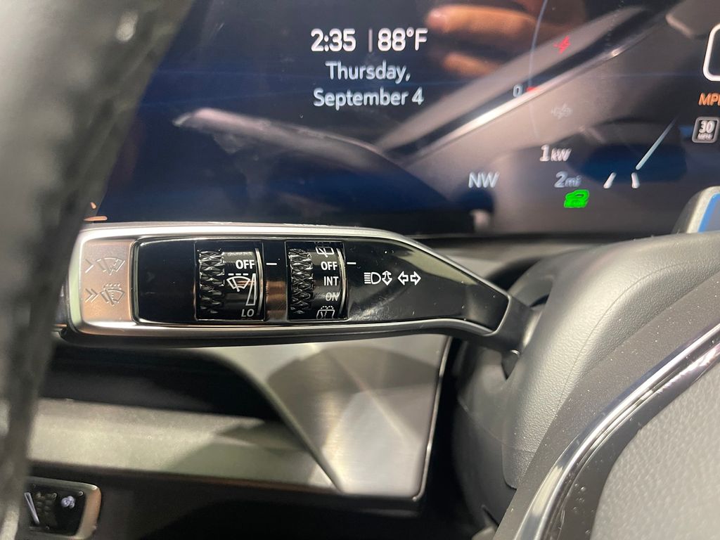 2026 Cadillac VISTIQ Luxury Image 16 of 31