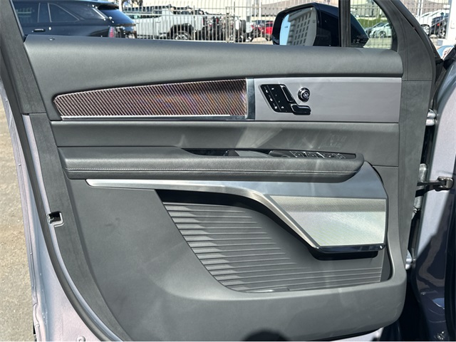 2026 Cadillac VISTIQ Luxury Image 25 of 36