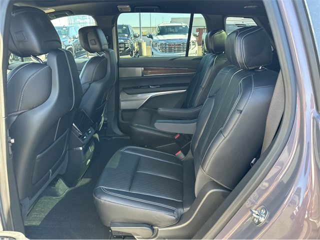 2026 Cadillac VISTIQ Luxury Image 11 of 36