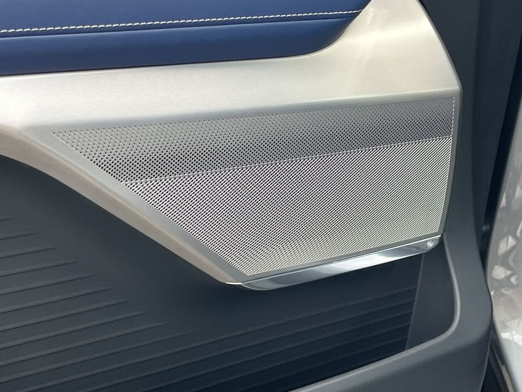 2026 Cadillac VISTIQ Premium Luxury Image 19 of 27