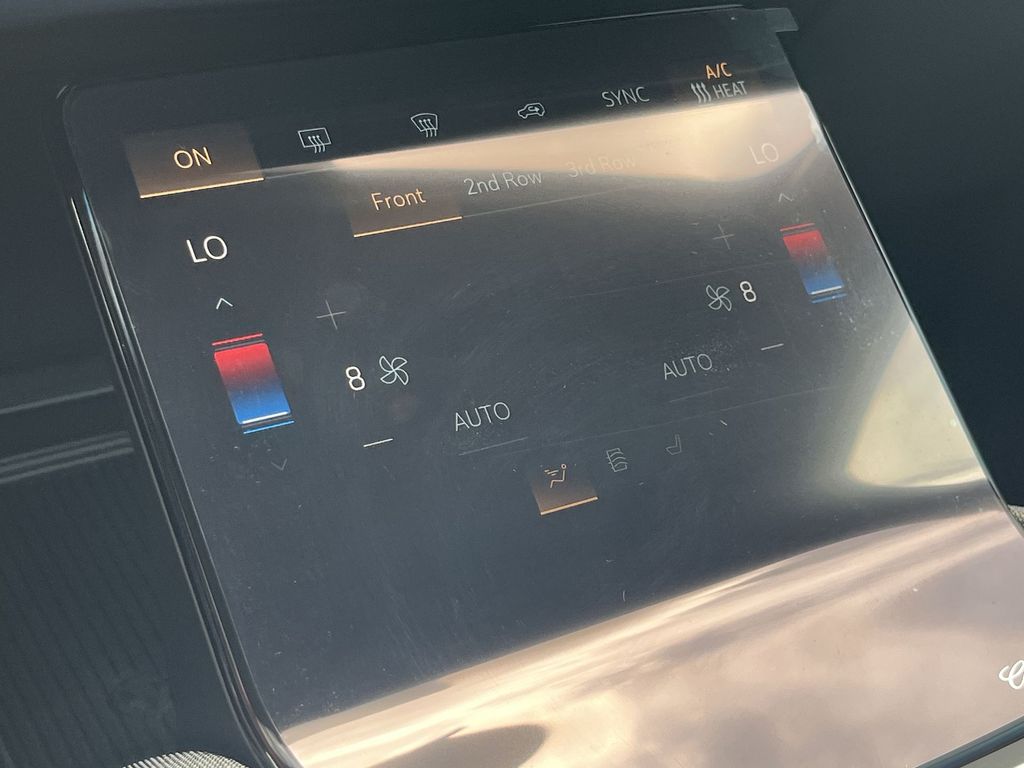 2026 Cadillac VISTIQ Premium Luxury Image 17 of 27