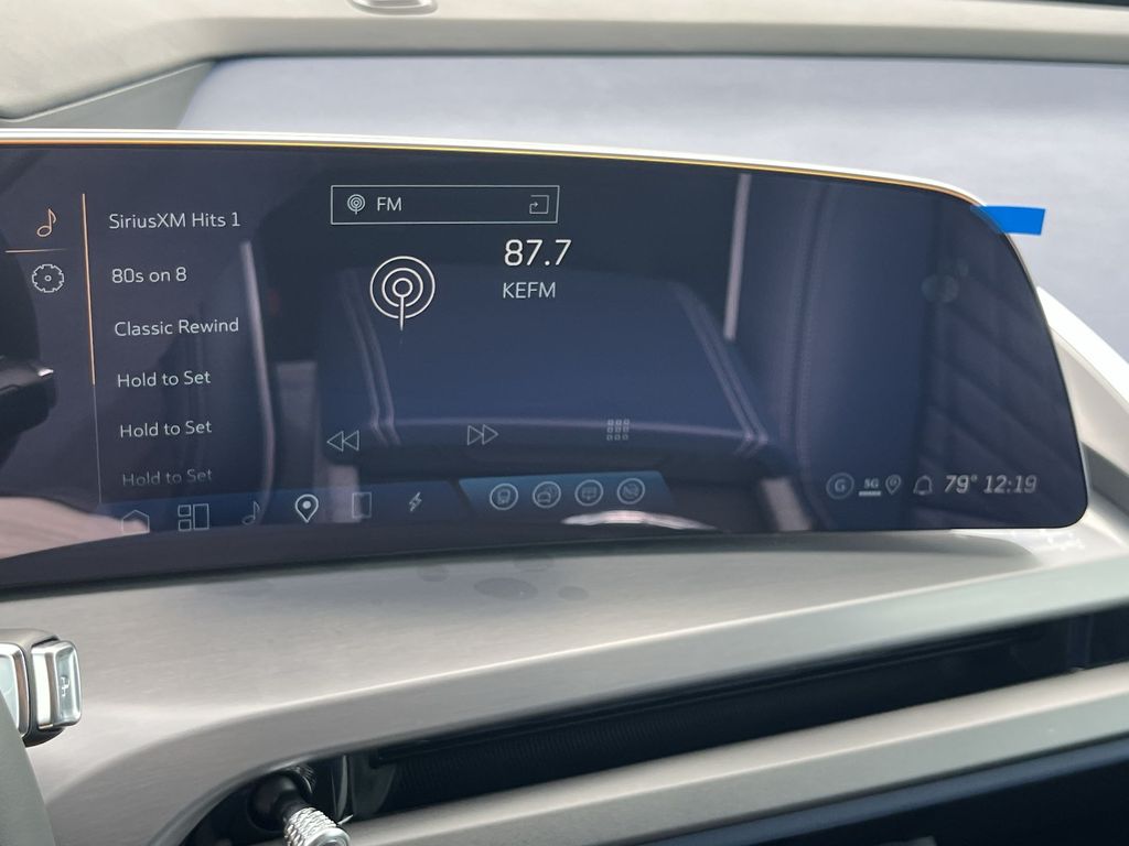 2026 Cadillac VISTIQ Premium Luxury Image 16 of 27