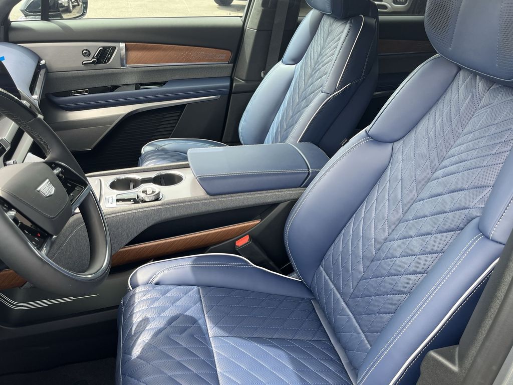 2026 Cadillac VISTIQ Premium Luxury Image 7 of 27