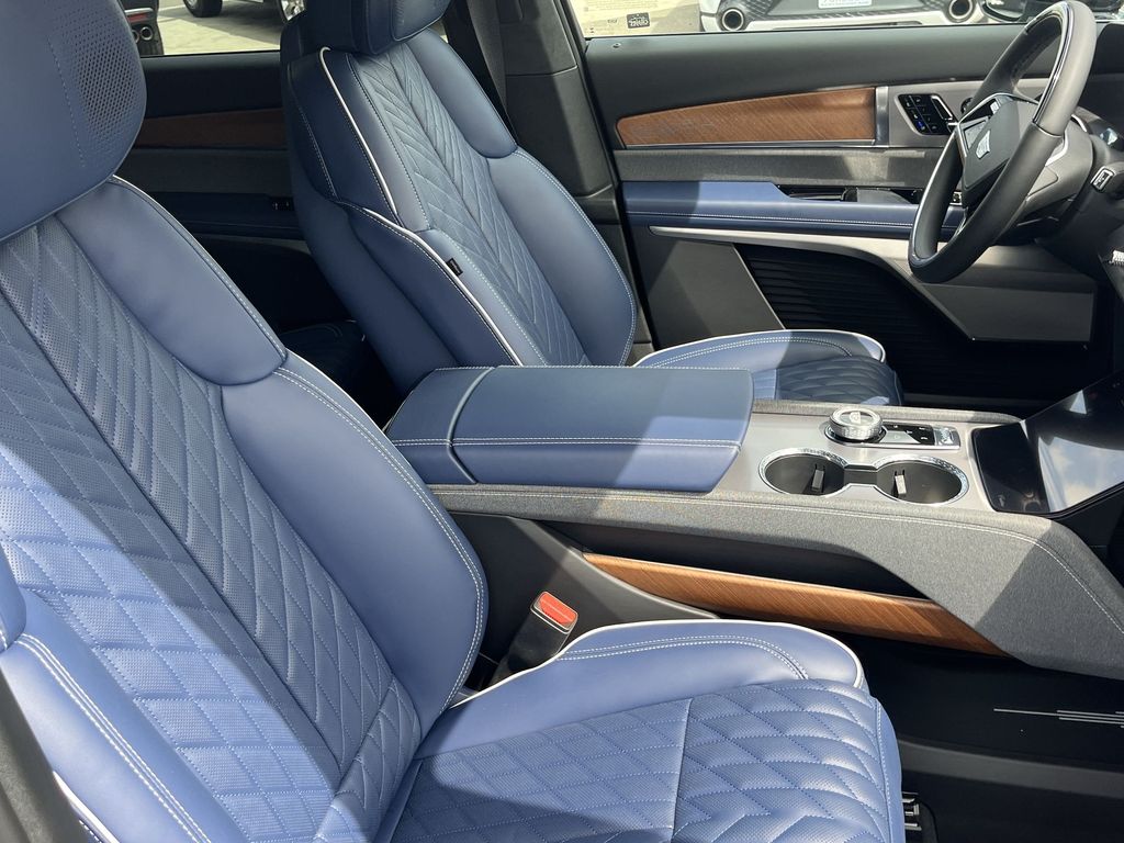 2026 Cadillac VISTIQ Premium Luxury Image 8 of 27