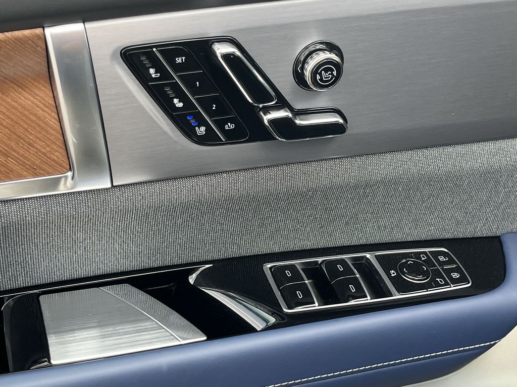 2026 Cadillac VISTIQ Premium Luxury Image 24 of 27