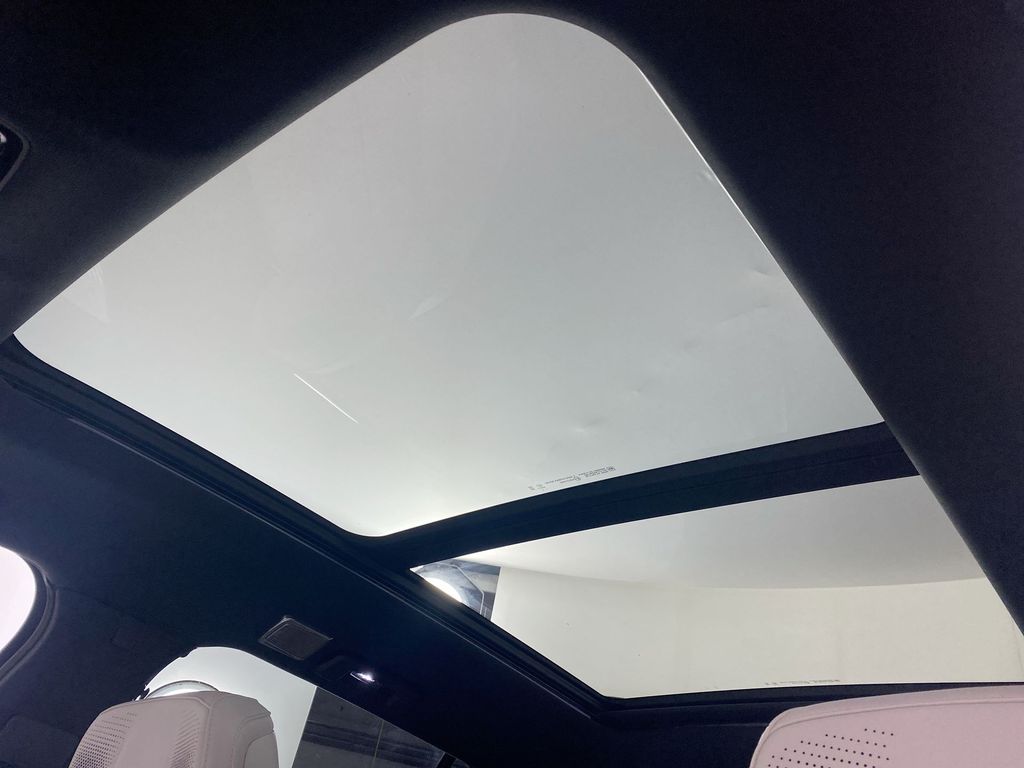 2026 Cadillac VISTIQ Sport Image 24 of 34