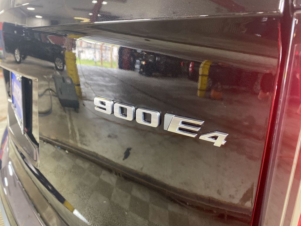 2026 Cadillac VISTIQ Sport Image 12 of 34