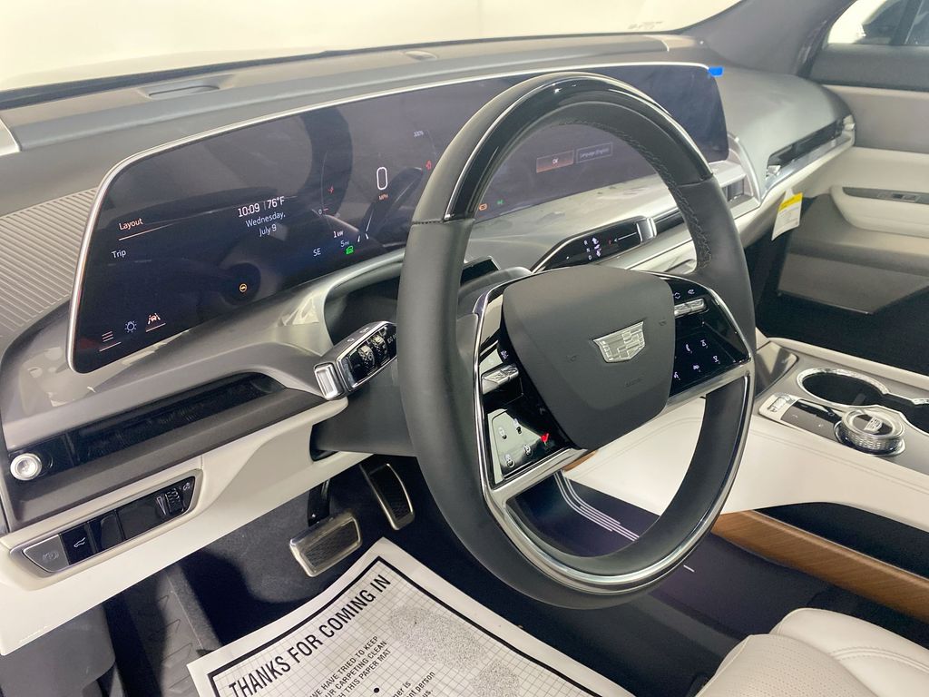 2026 Cadillac VISTIQ Sport Image 18 of 34