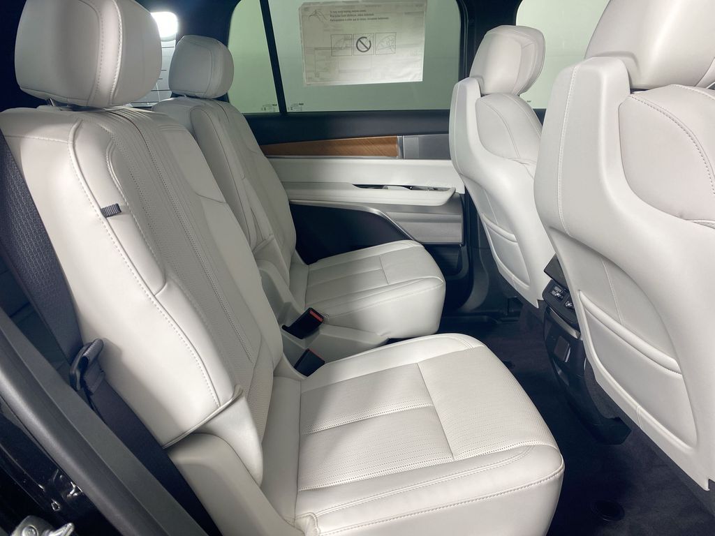 2026 Cadillac VISTIQ Sport Image 15 of 34