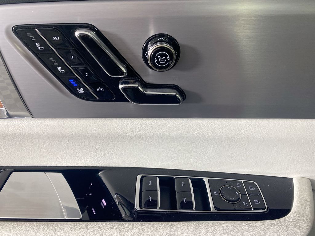 2026 Cadillac VISTIQ Sport Image 26 of 34