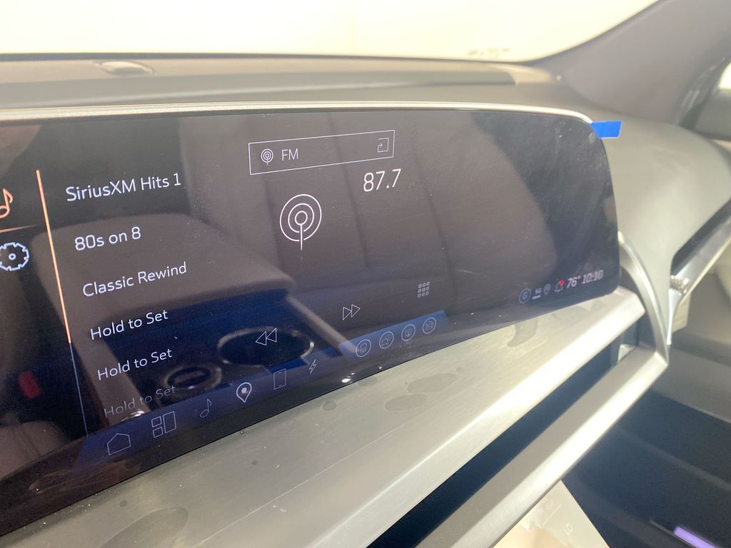 2026 Cadillac VISTIQ Sport Image 19 of 34