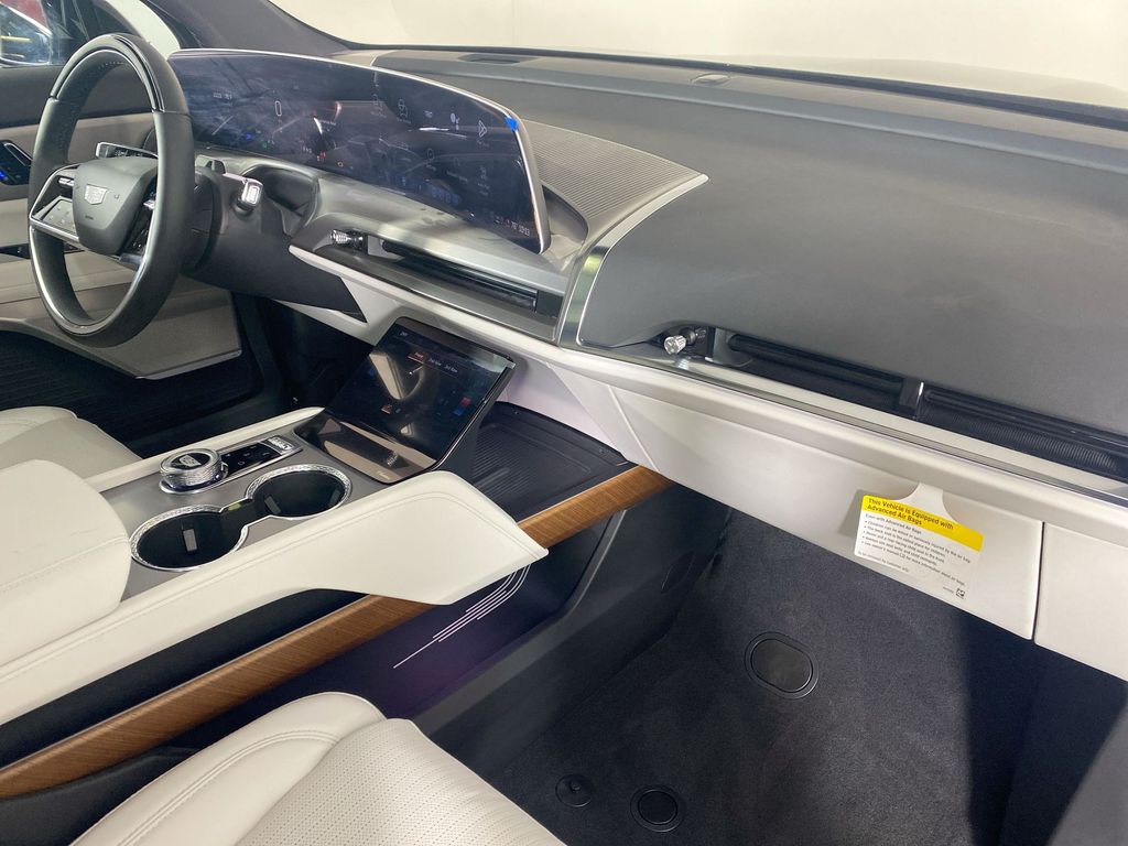 2026 Cadillac VISTIQ Sport Image 17 of 34