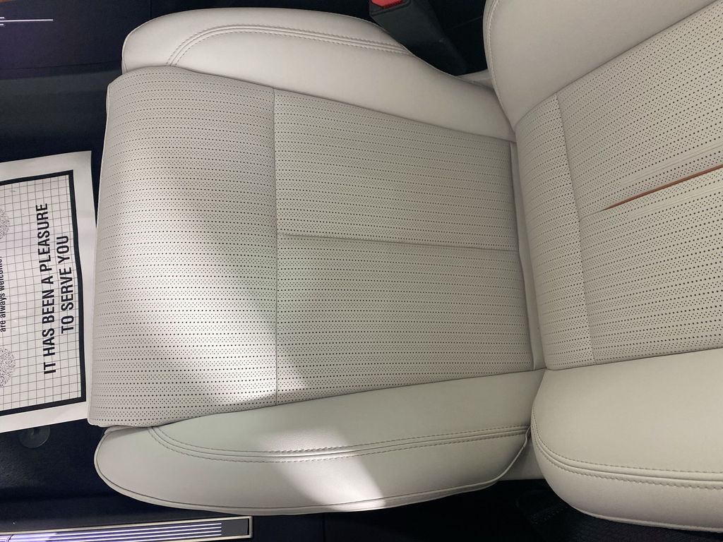 2026 Cadillac VISTIQ Sport Image 23 of 34