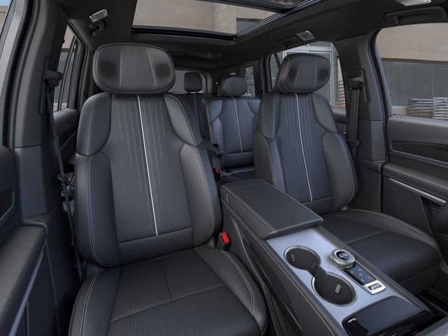 Vehicle image 11 of 24