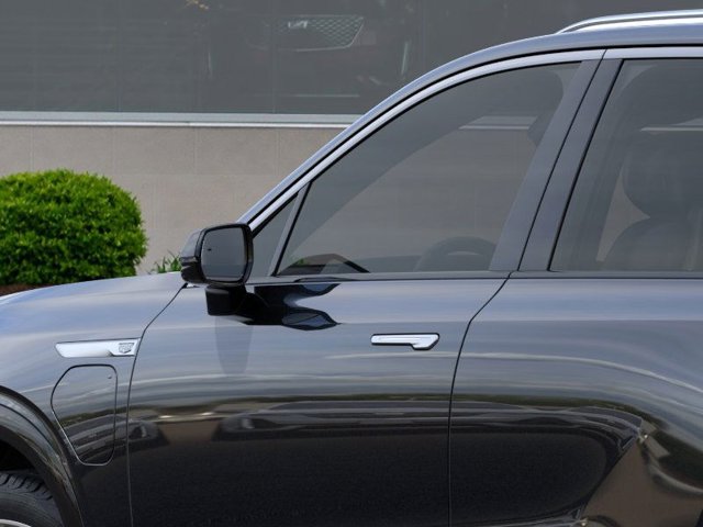 Vehicle image 19 of 24