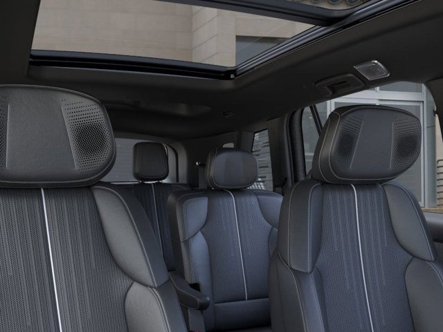 Vehicle image 13 of 24