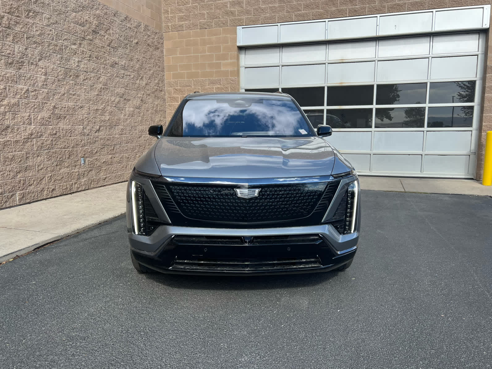 2026 Cadillac VISTIQ Sport Image 3 of 32