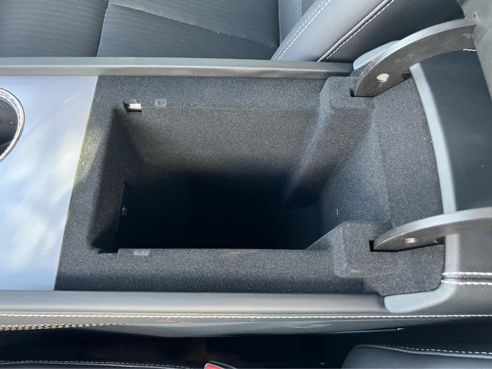 2026 Cadillac VISTIQ Sport Image 24 of 32