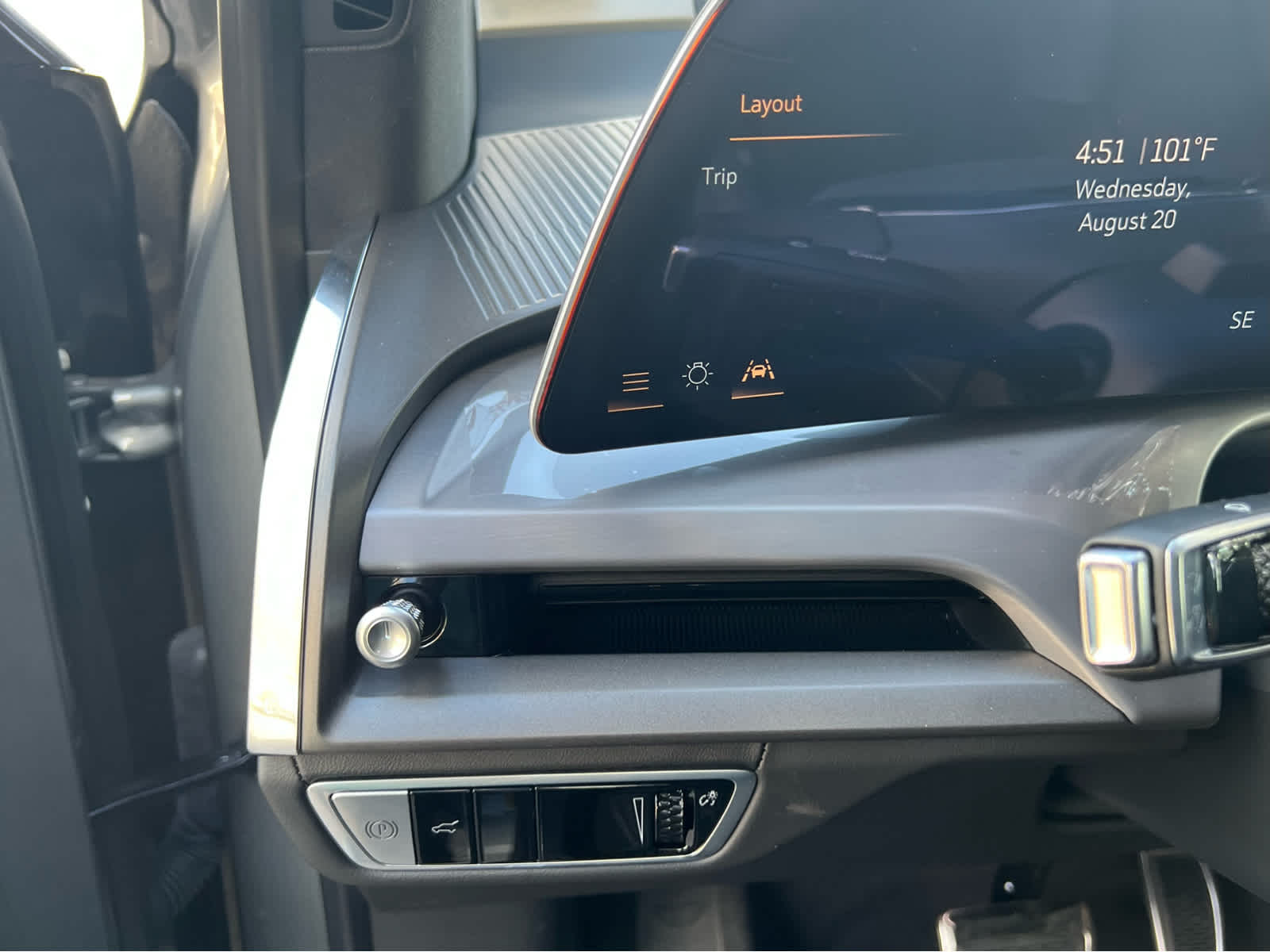 2026 Cadillac VISTIQ Sport Image 19 of 32