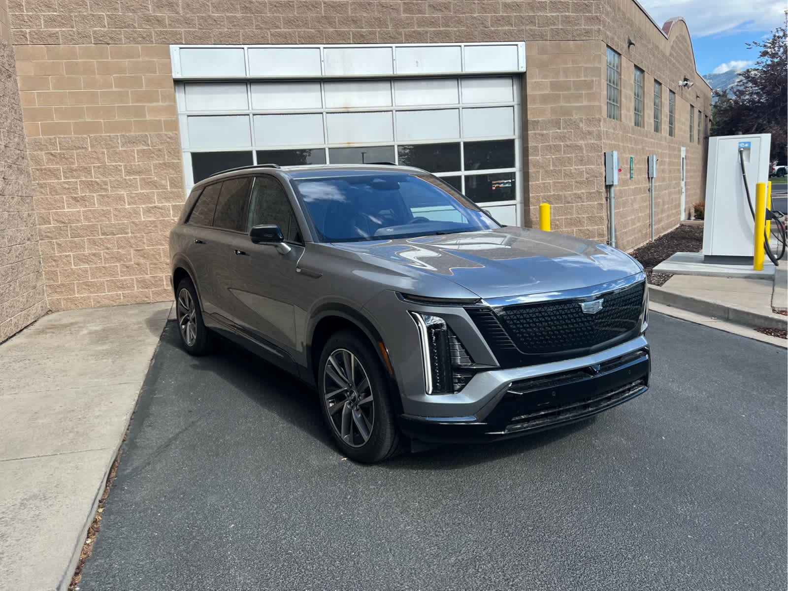 2026 Cadillac VISTIQ Sport Image 4 of 32