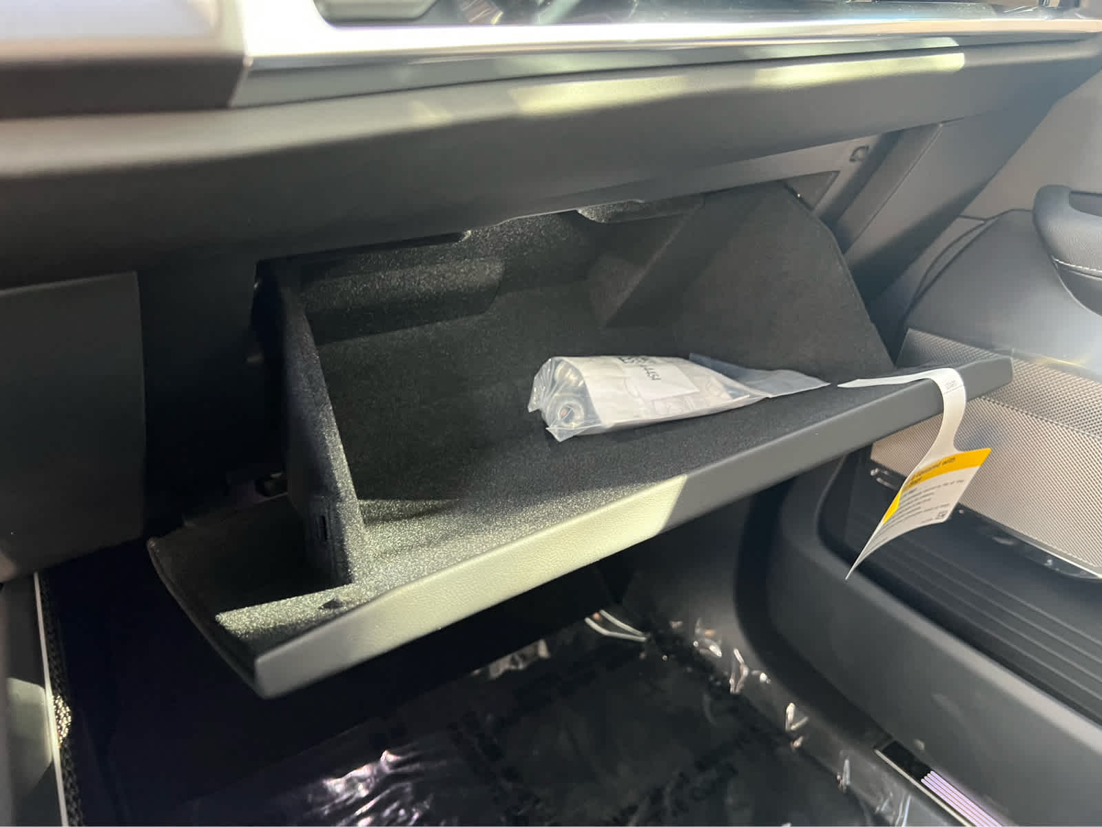 2026 Cadillac VISTIQ Sport Image 27 of 32