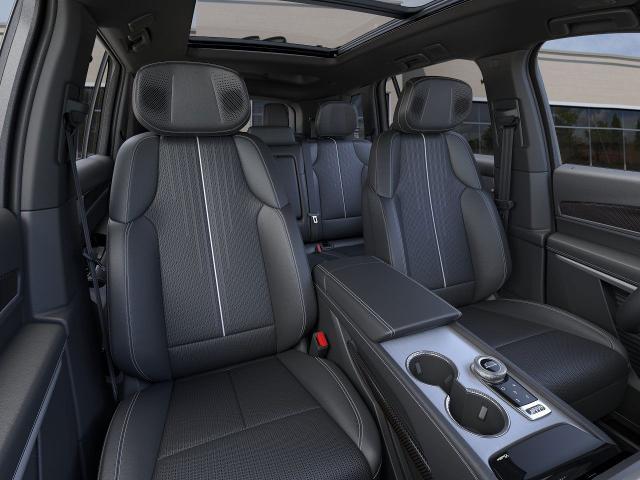 Vehicle image 16 of 24