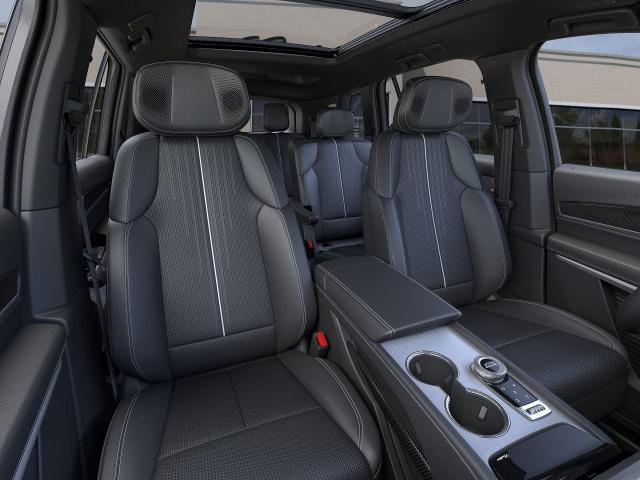 Vehicle image 16 of 24