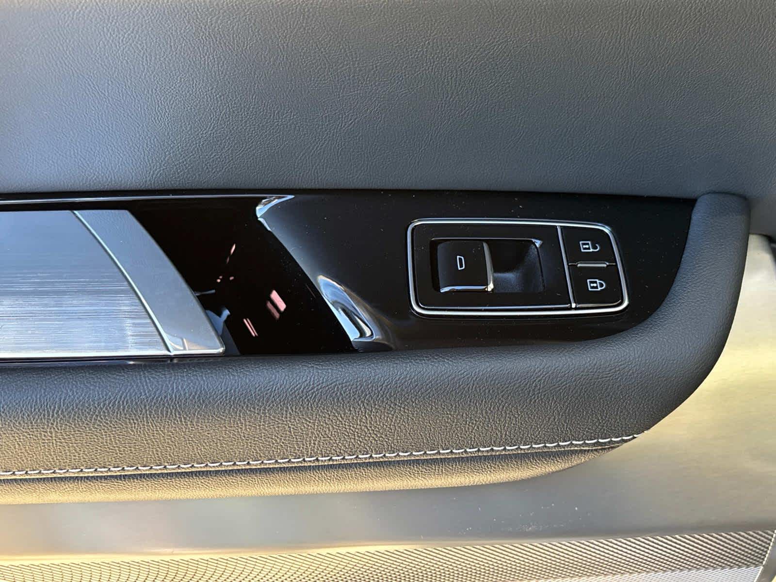 2026 Cadillac VISTIQ Sport Image 31 of 54