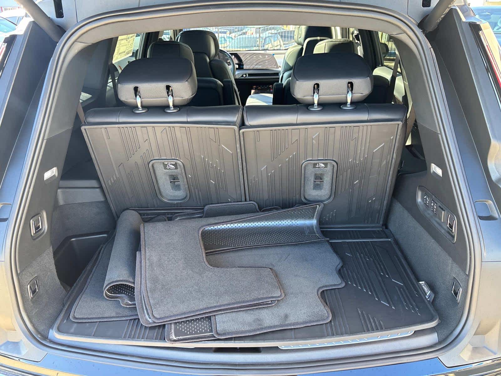 2026 Cadillac VISTIQ Sport Image 9 of 54