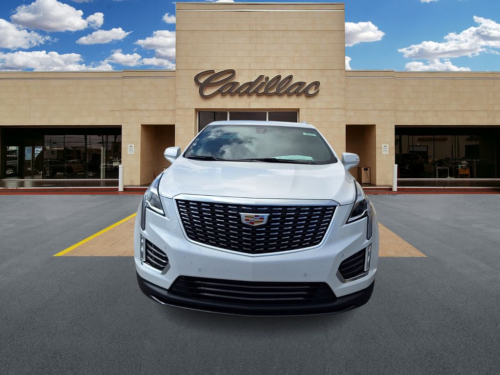 2026 Cadillac XT5 Luxury Image 2 of 30