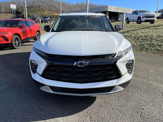 2026 Chevrolet Blazer LT Image 2 of 27