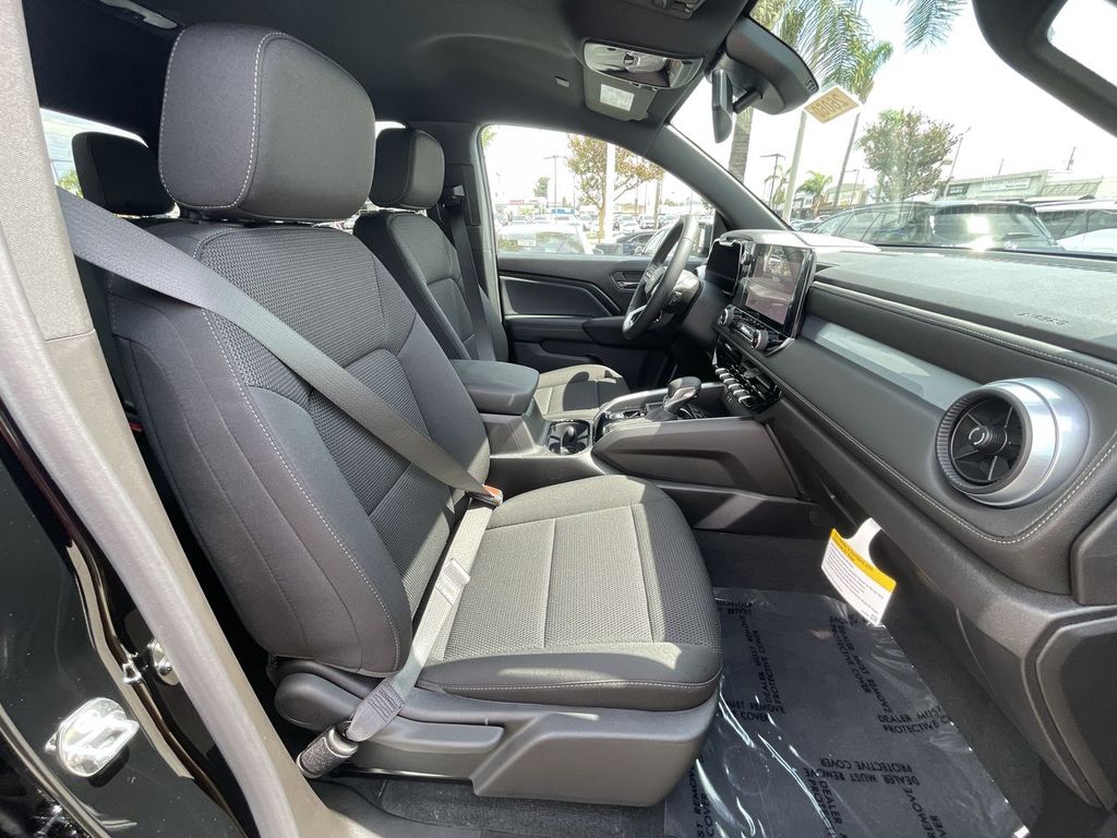 2026 Chevrolet Colorado LT Image 16 of 36