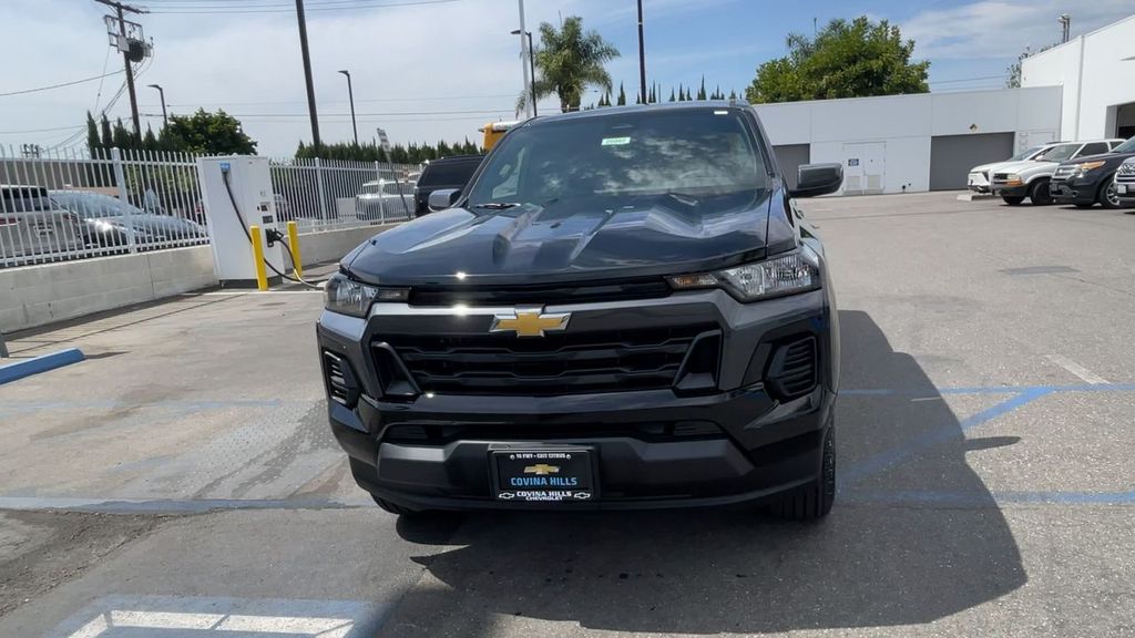 2026 Chevrolet Colorado LT Image 3 of 36