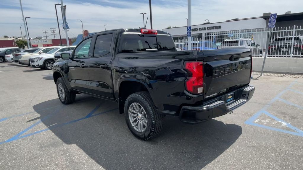 2026 Chevrolet Colorado LT Image 7 of 36