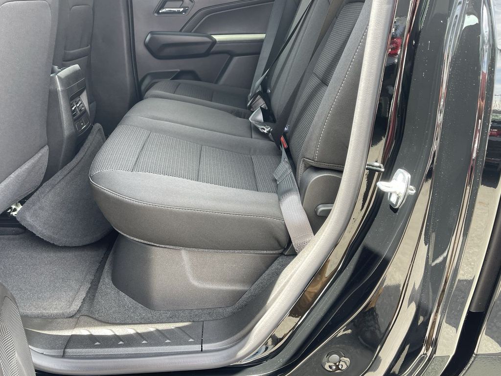 2026 Chevrolet Colorado LT Image 17 of 36